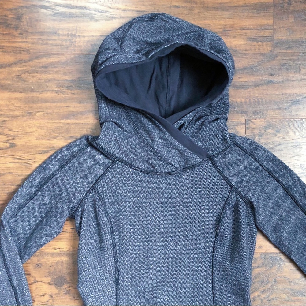 Lululemon • Think Fast Hoodie Heathered Herringbone Black chevron pullover Rulu - Picture 3 of 13